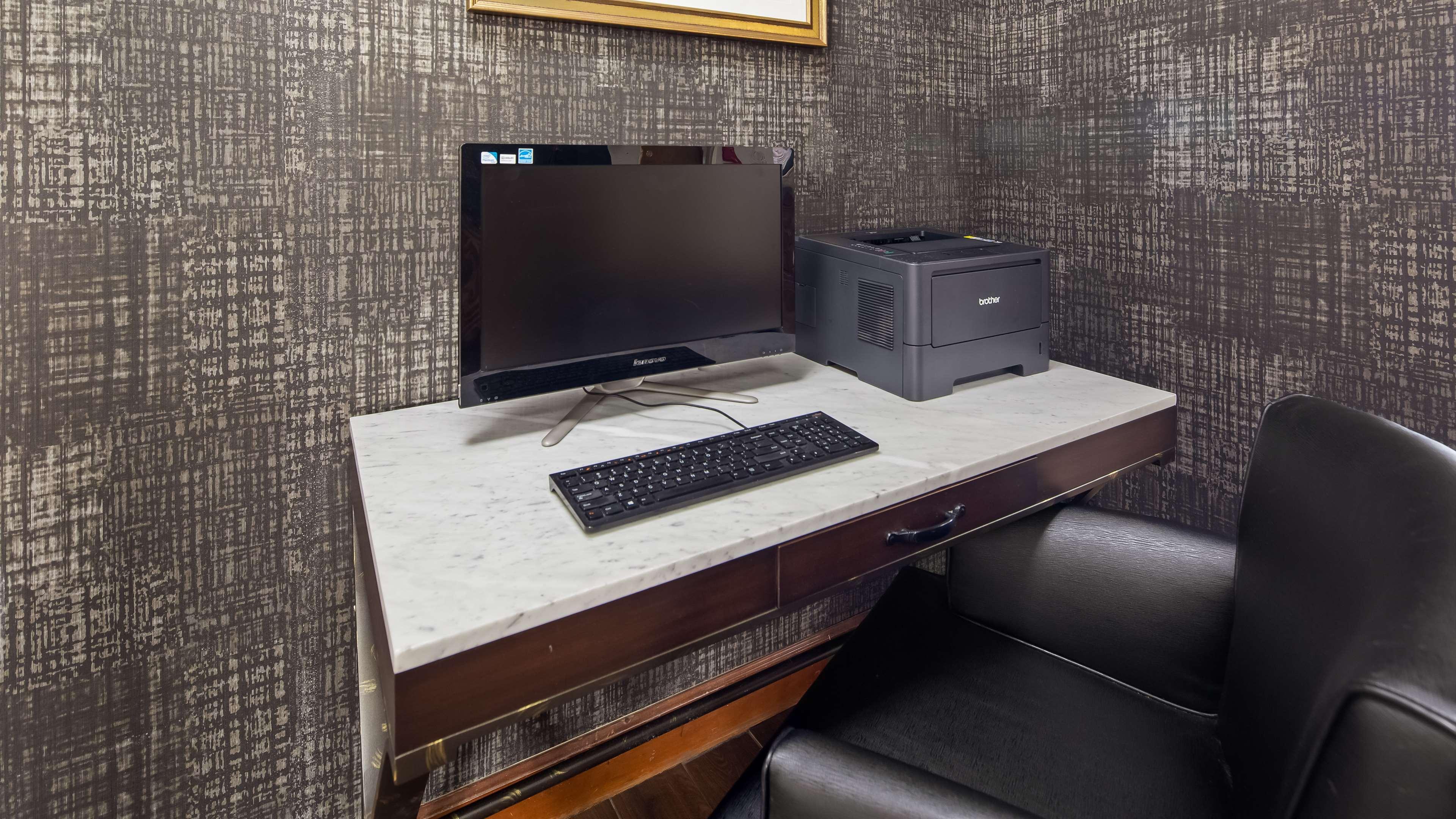 ביירון Best Western Inn & Suites מראה חיצוני תמונה