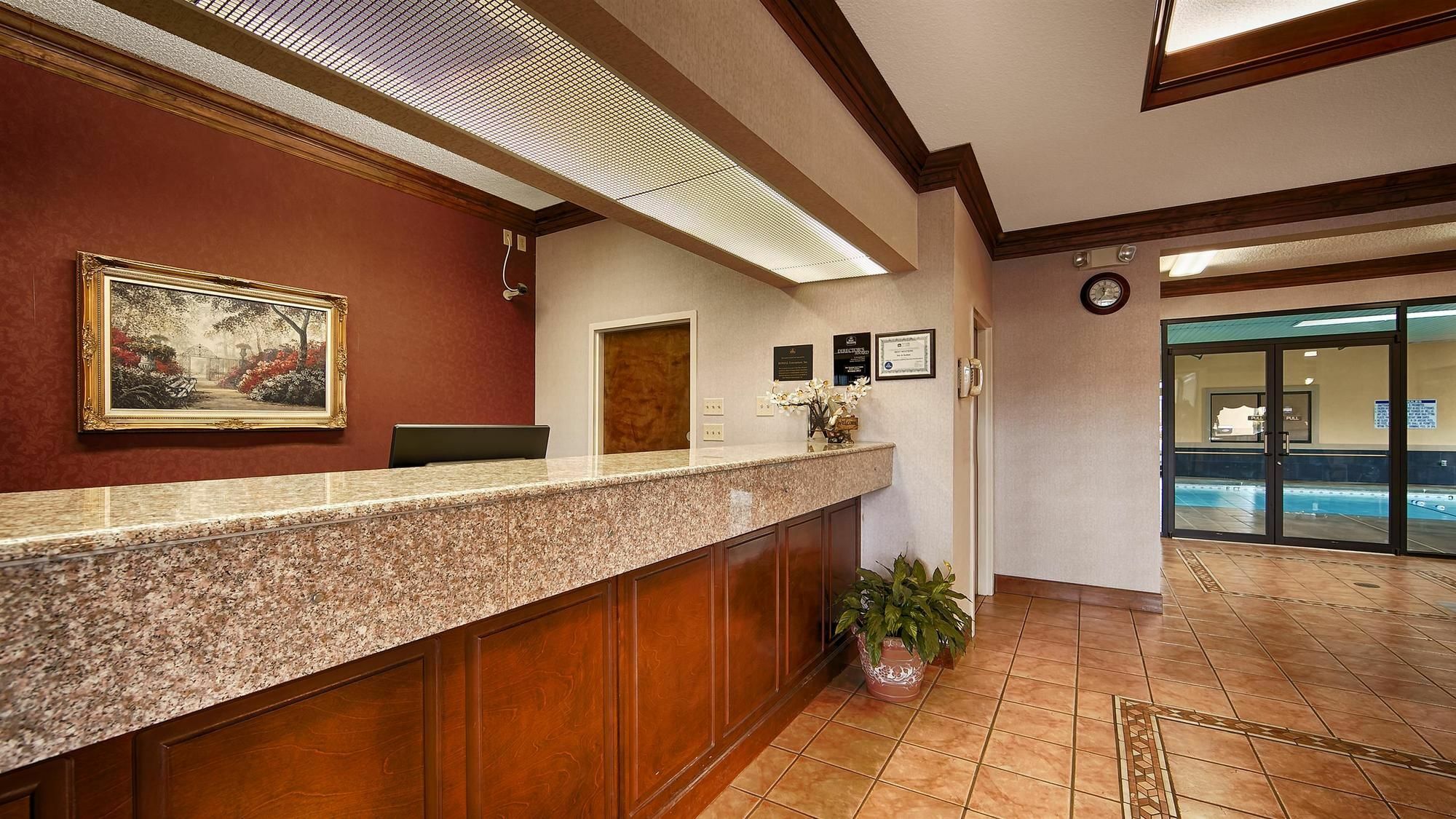 ביירון Best Western Inn & Suites מראה חיצוני תמונה